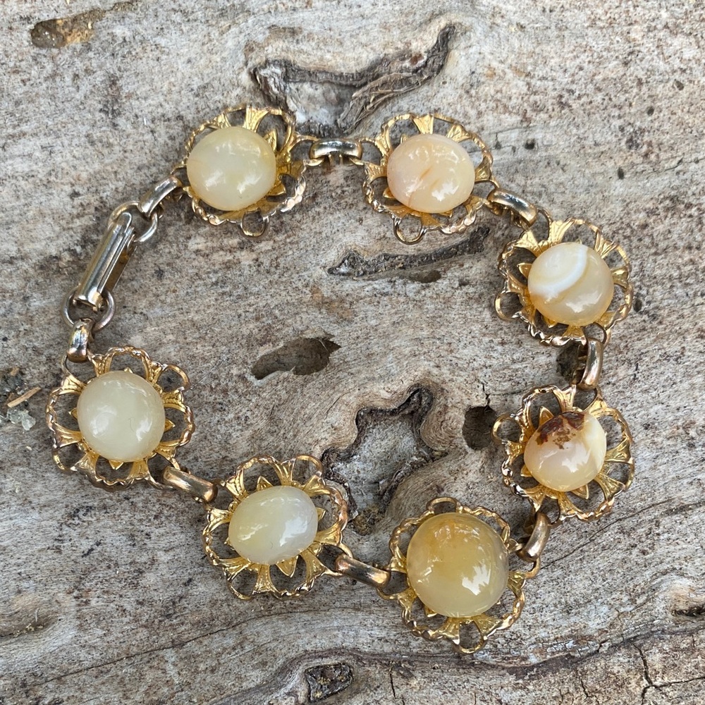 Vintage Gold-Tone Cream Bead Flower Link Bracelet